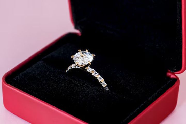 Diamond Eternity Rings Guide: Meaning, Design Styles, and Symbolism Explained