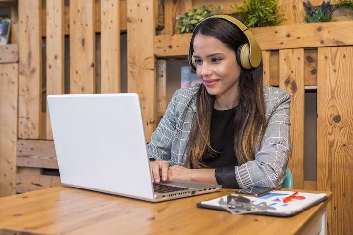 Guide To Top Online College Courses for Career Advancement