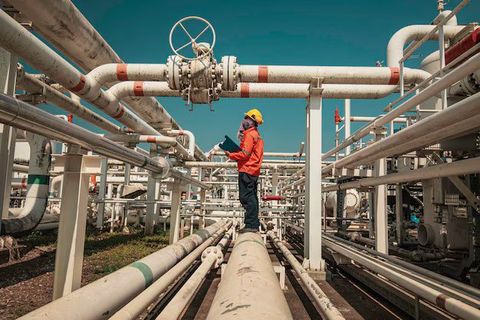 Industrial Oil and Gas Leak Detection Systems Explained: Monitoring Tools, Sensor Types, and Safety Strategies
