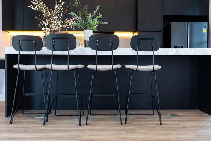 Industrial Work Tables Guide: Bar-Height Setup, Ergonomics, and Usage Insights