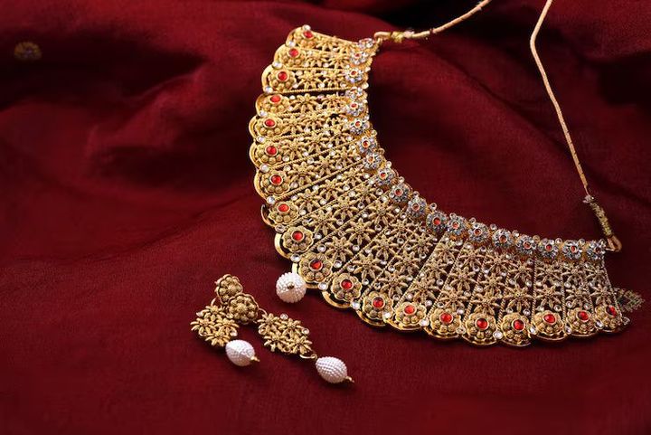 Bridal Necklace Sets Guide: Styles, Materials, and Wedding Jewelry Selection Tips